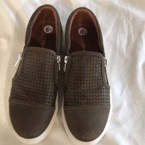 Report brand casual shoes with zippers. Olive green. New.